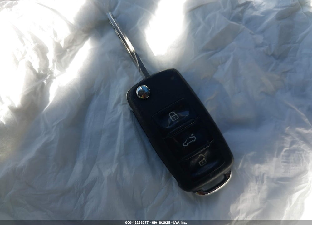 2012 VOLKSWAGEN TIGUAN VIN: WVGAV7AX7CW084471