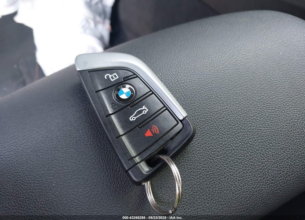 2019 BMW X3 VIN: 5UXTR7C50KLF34122