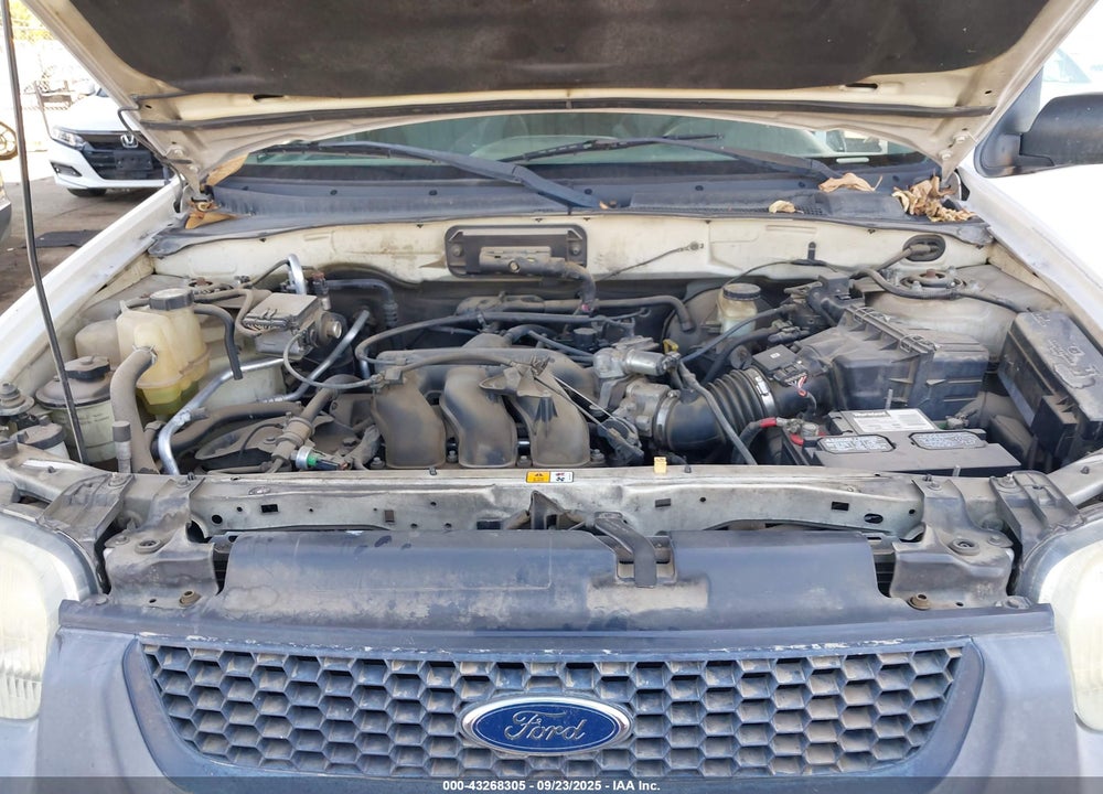 2004 FORD ESCAPE XLS VIN: 1FMCU02184DA22698