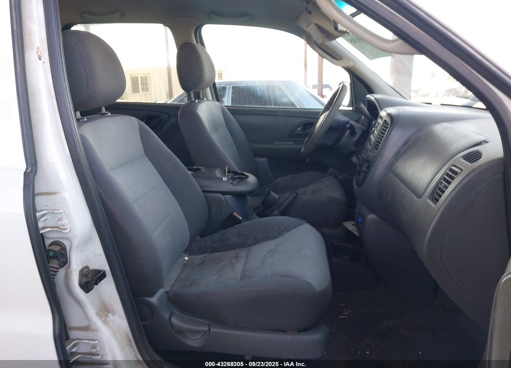 2004 FORD ESCAPE XLS VIN: 1FMCU02184DA22698