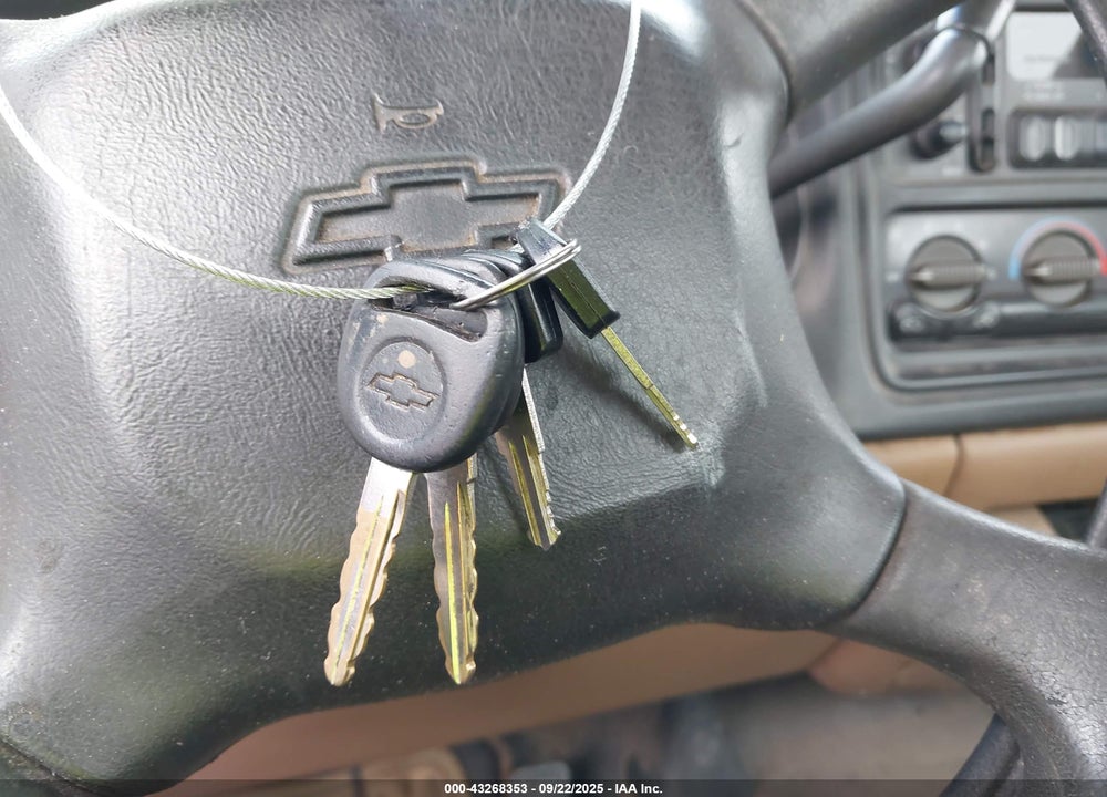2000 CHEVROLET SILVERADO 1500 VIN: 1GCEC14W8YZ337492