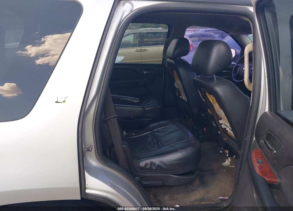 2010 CHEVROLET TAHOE LT VIN: 1GNMCBE37AR172733