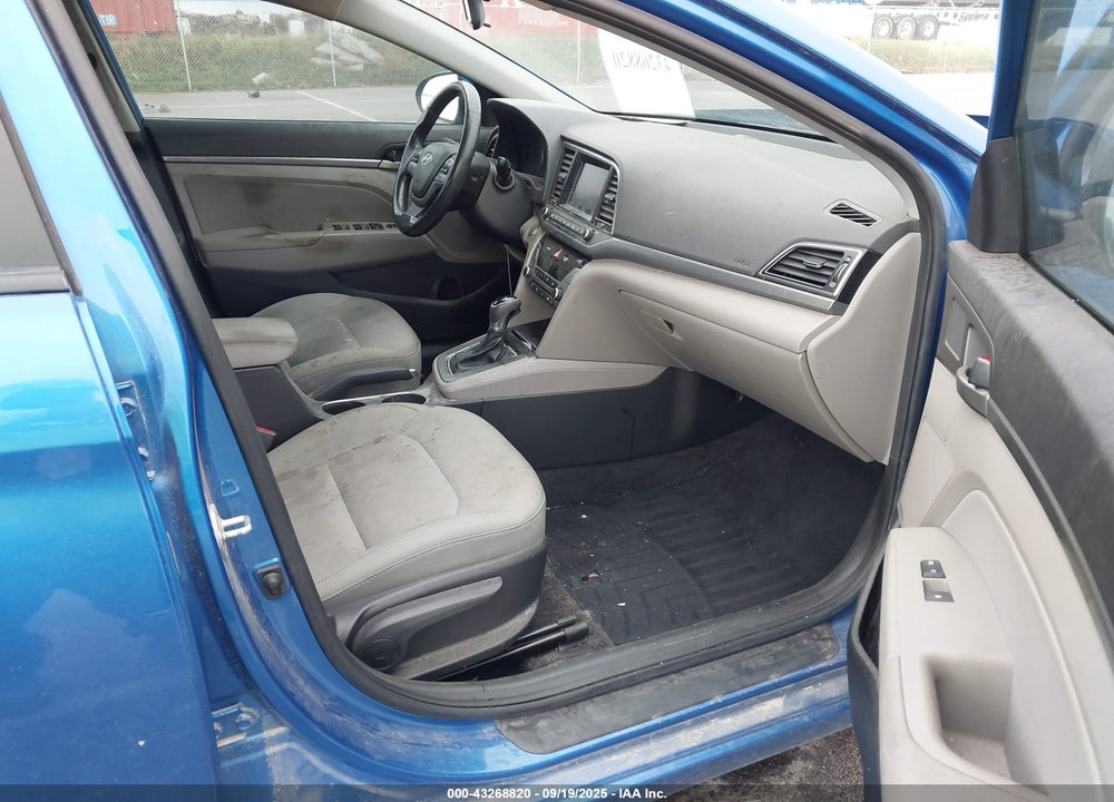 2017 HYUNDAI ELANTRA VIN: 5NPD84LF5HH051770