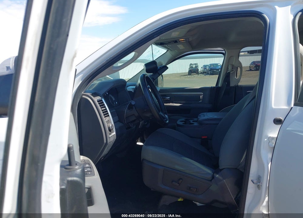 2018 RAM 1500 VIN: 1C6RR7LT1JS109527