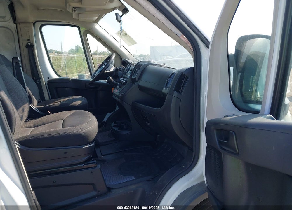 2015 RAM PROMASTER 2500 VIN: 3C6TRVDD6FE500152