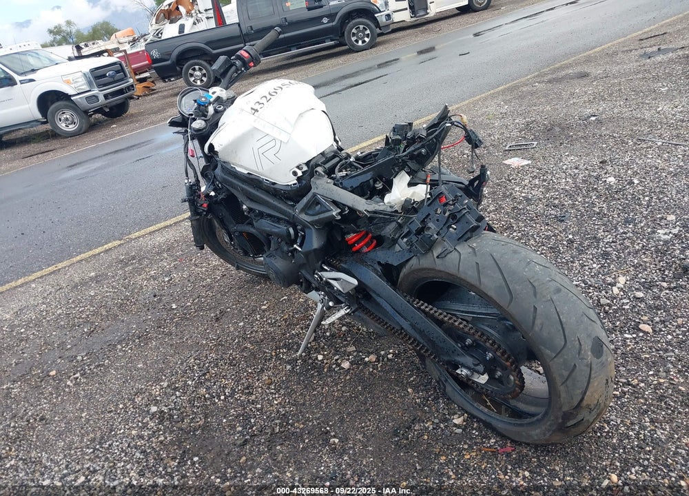 2024 TRIUMPH MOTORCYCLE STREET TRIPLE 765 R VIN: SMTA604S2RTBK0929