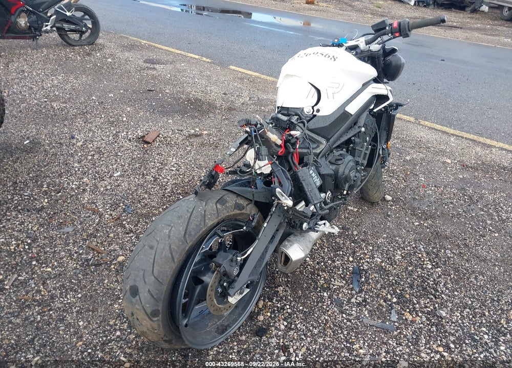 2024 TRIUMPH MOTORCYCLE STREET TRIPLE 765 R VIN: SMTA604S2RTBK0929