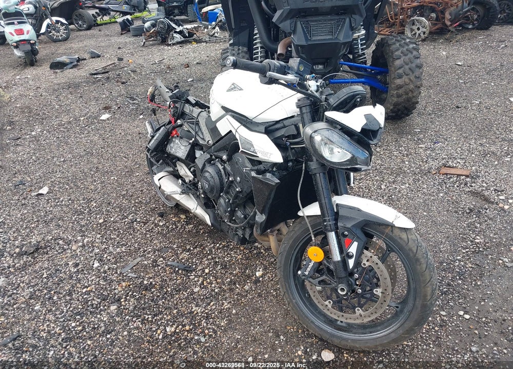 2024 TRIUMPH MOTORCYCLE STREET TRIPLE 765 R VIN: SMTA604S2RTBK0929