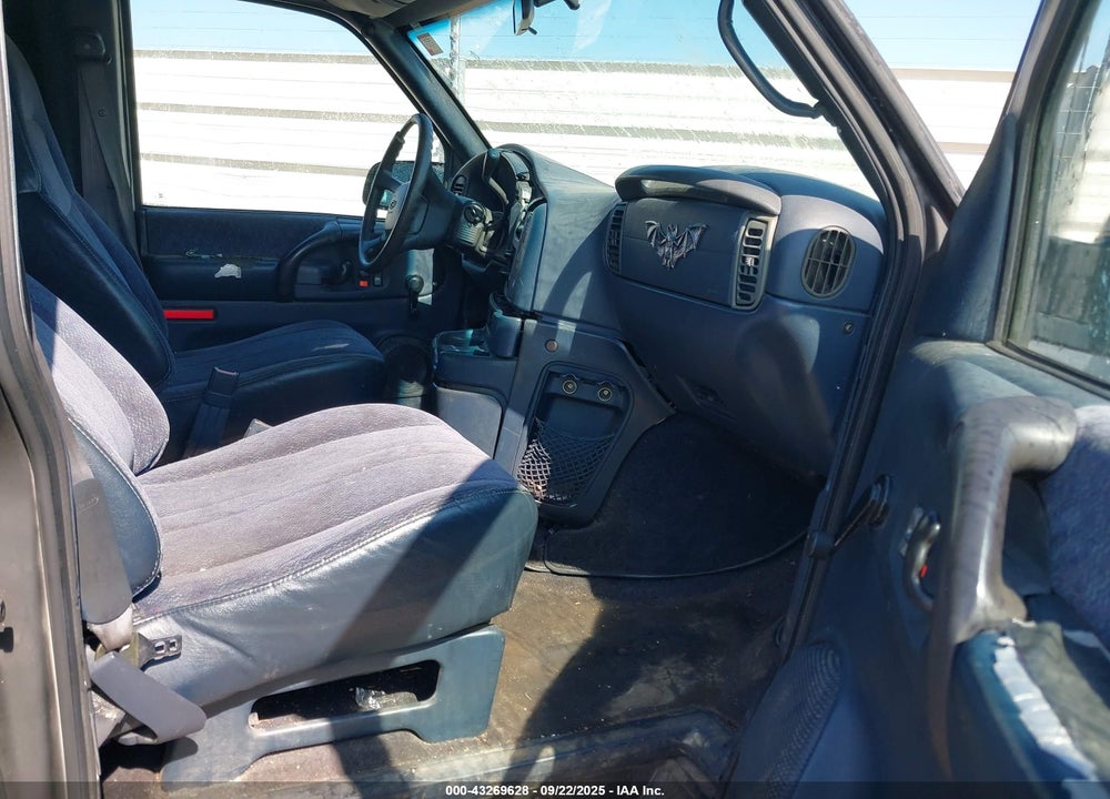 1998 CHEVROLET ASTRO VIN: 1GNDM19W0WB168048