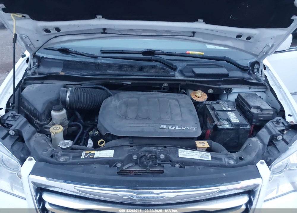 2016 CHRYSLER TOWN & COUNTRY VIN: 2C4RC1BGXGR198617