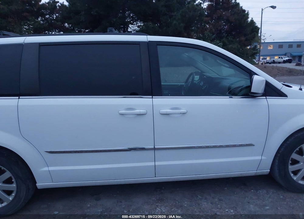 2016 CHRYSLER TOWN & COUNTRY VIN: 2C4RC1BGXGR198617