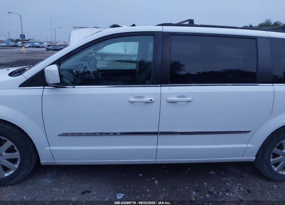 2016 CHRYSLER TOWN & COUNTRY VIN: 2C4RC1BGXGR198617