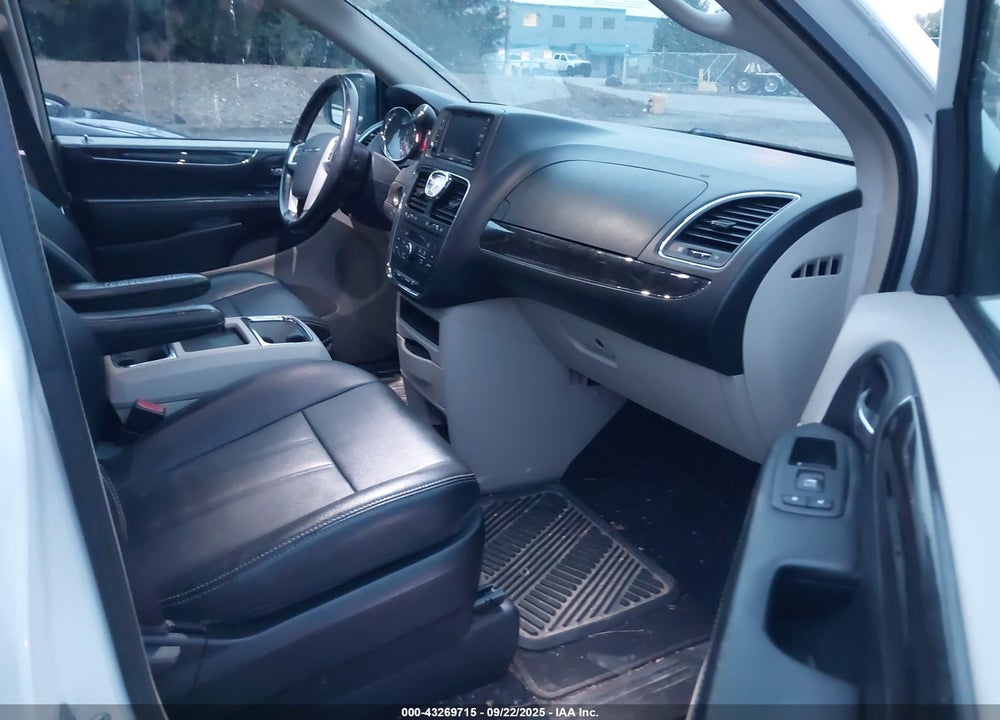 2016 CHRYSLER TOWN & COUNTRY VIN: 2C4RC1BGXGR198617
