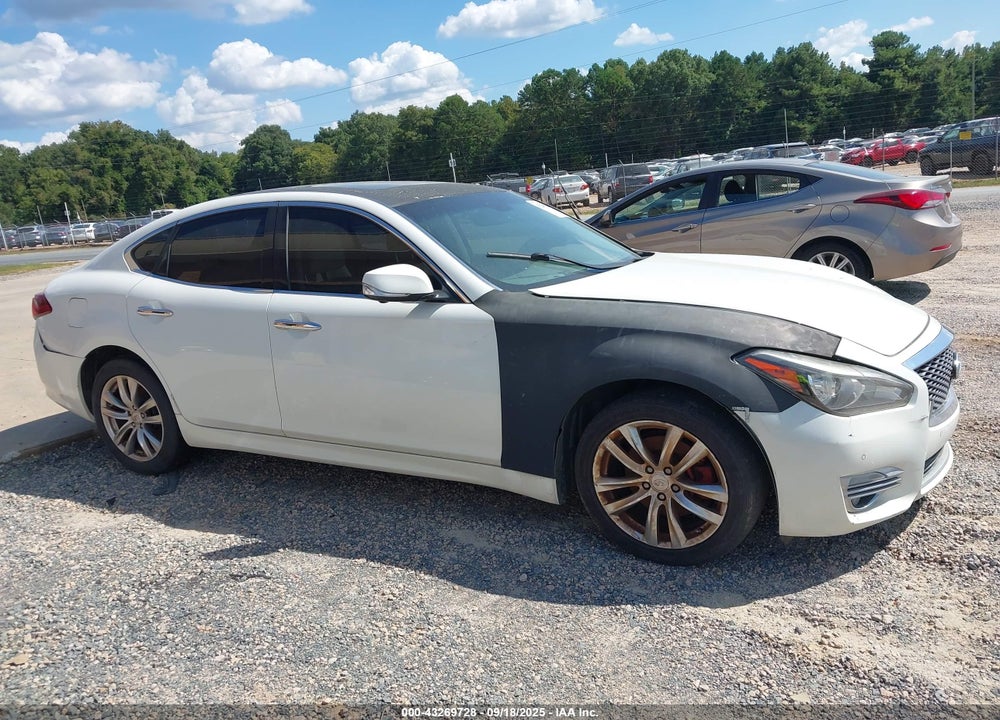 2015 INFINITI Q70 VIN: JN1BY1AR2FM562202