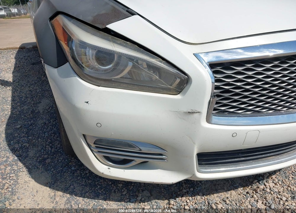 2015 INFINITI Q70 VIN: JN1BY1AR2FM562202