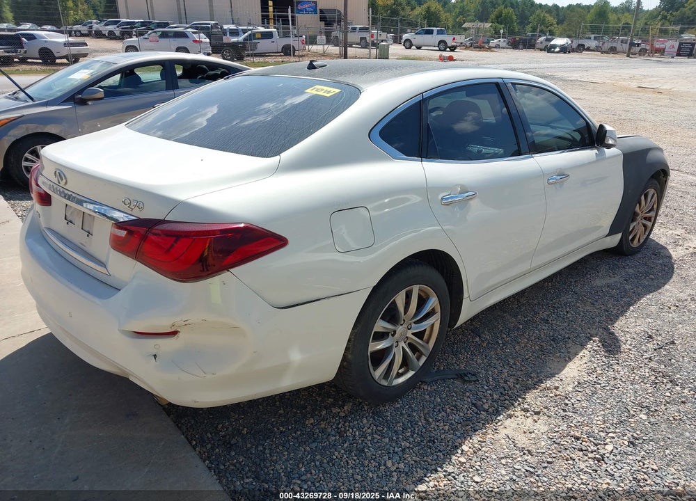 2015 INFINITI Q70 VIN: JN1BY1AR2FM562202