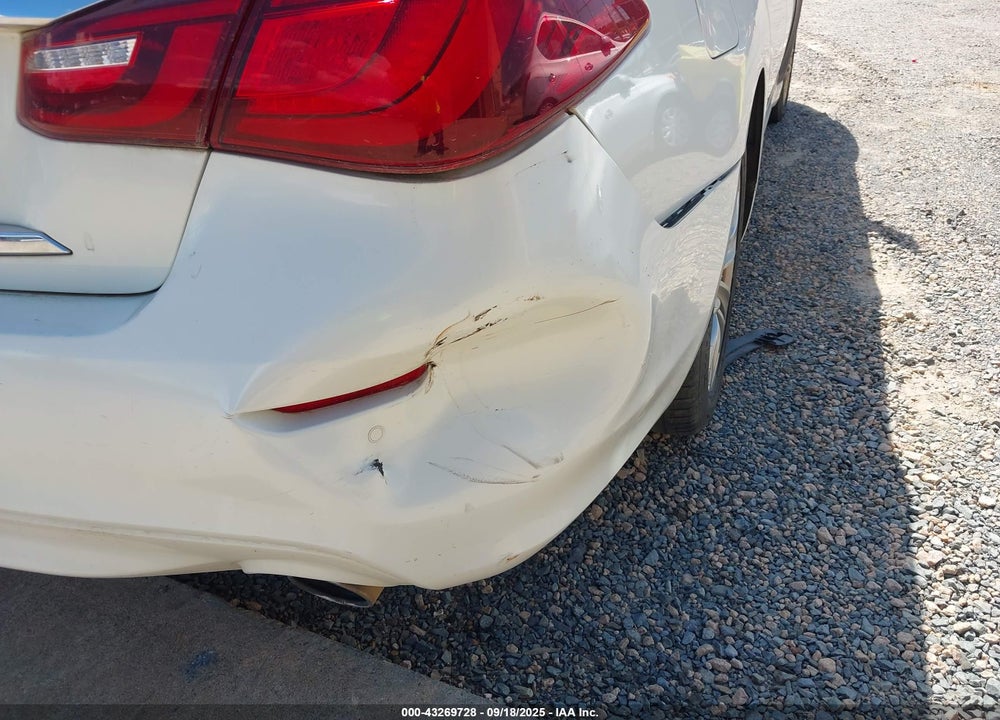 2015 INFINITI Q70 VIN: JN1BY1AR2FM562202