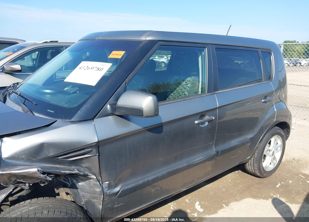 2011 KIA SOUL VIN: KNDJT2A23B7288422