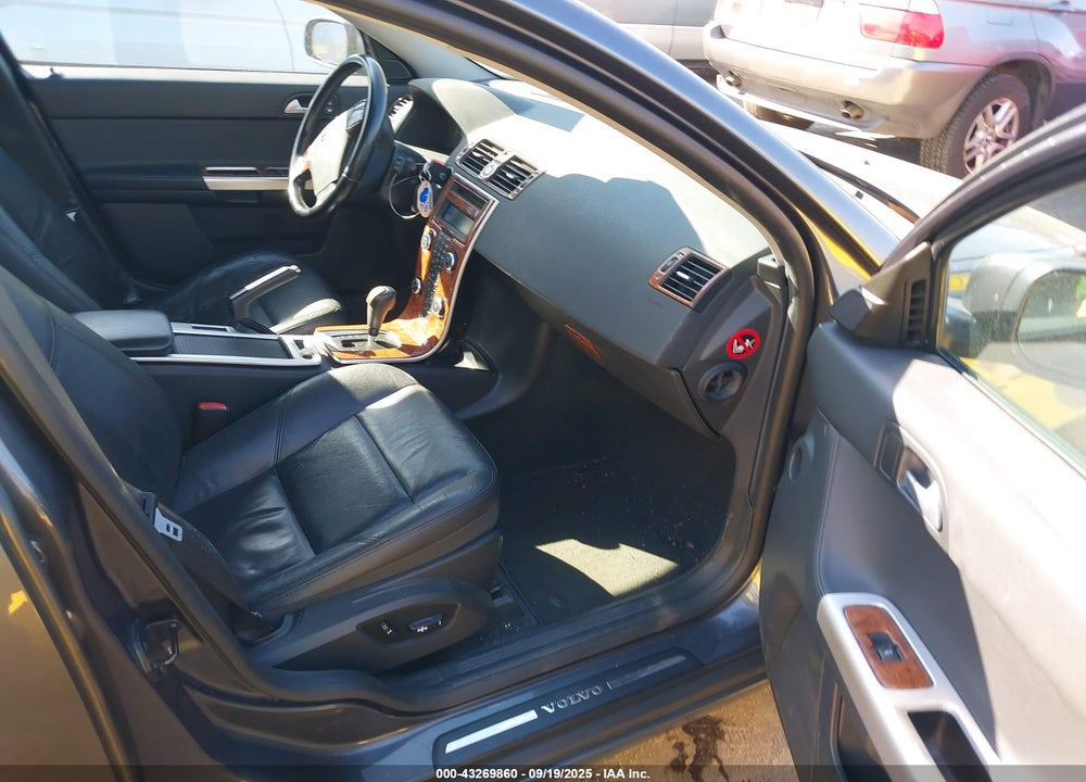 2011 VOLVO V50 VIN: YV1672MW5B2637242