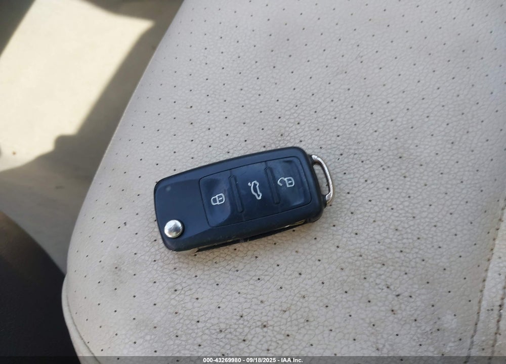 2014 VOLKSWAGEN JETTA VIN: 3VWD17AJ2EM371855