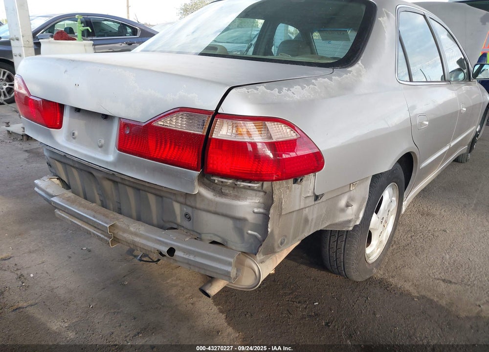 1998 HONDA ACCORD EX VIN: 1HGCG6676WA264067