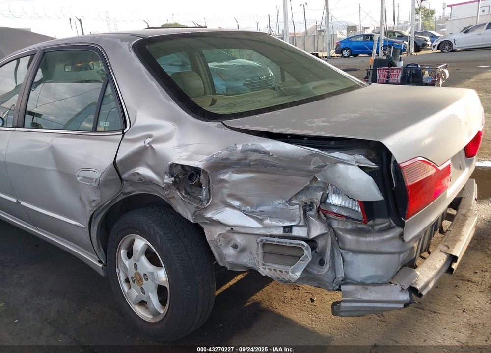 1998 HONDA ACCORD EX VIN: 1HGCG6676WA264067