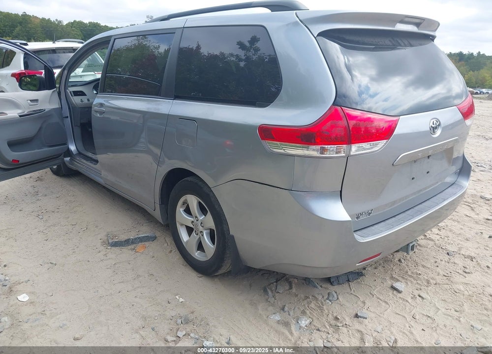 2011 TOYOTA SIENNA LE V6 VIN: 5TDKK3DC9BS172830