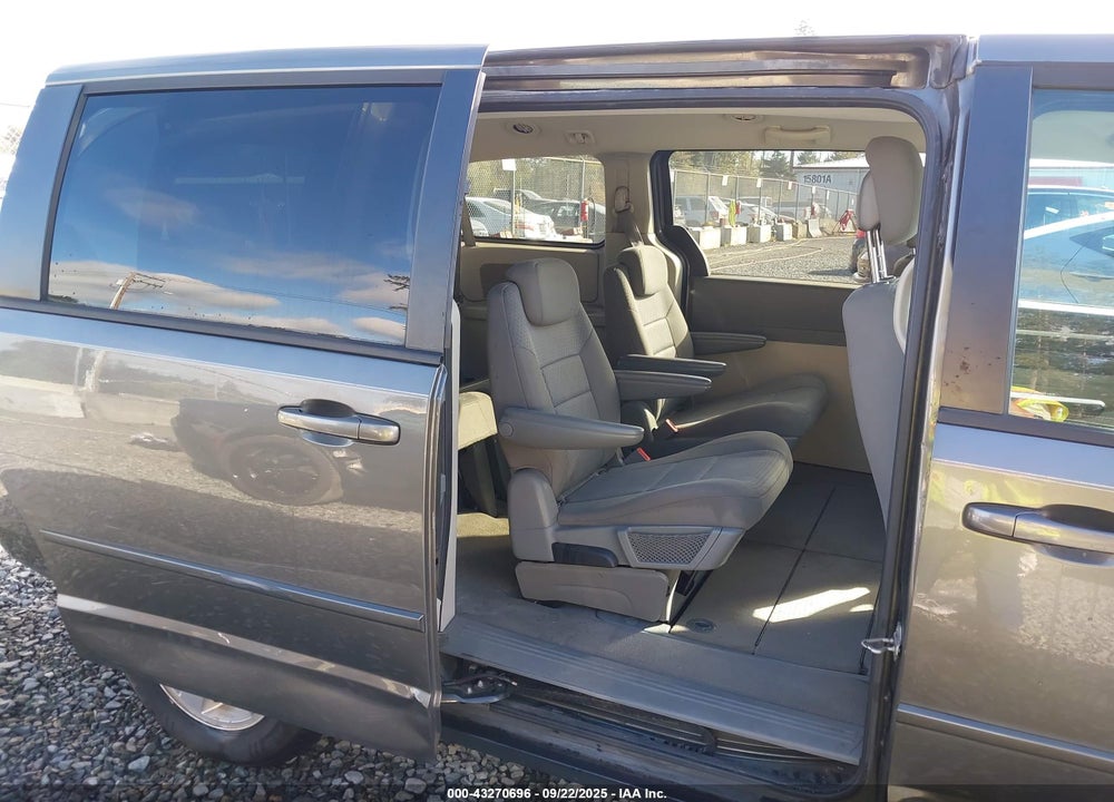 2010 DODGE GRAND CARAVAN VIN: 2D4RN4DE5AR417212