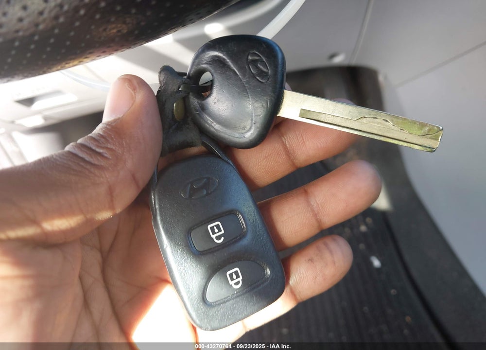 2014 HYUNDAI ACCENT VIN: KMHCU4AE3EU770000