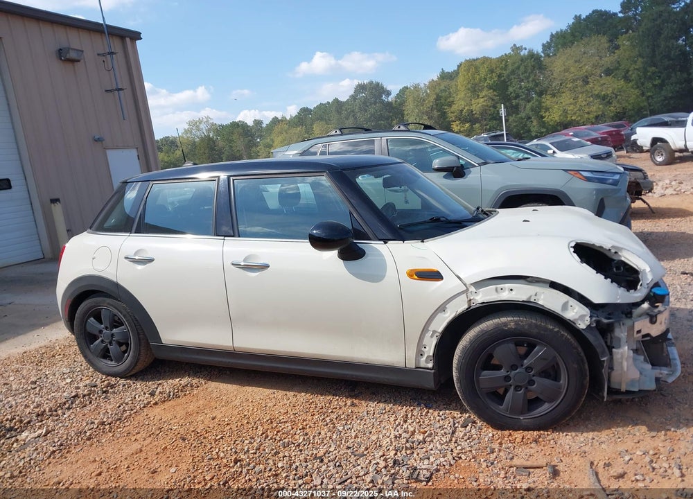 2016 MINI HARDTOP COOPER VIN: WMWXU1C58G2D10752