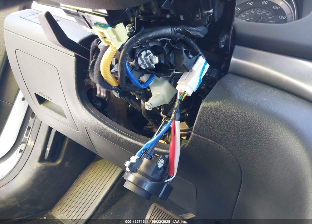 2020 HYUNDAI ELANTRA VIN: 5NPD84LFXLH557460