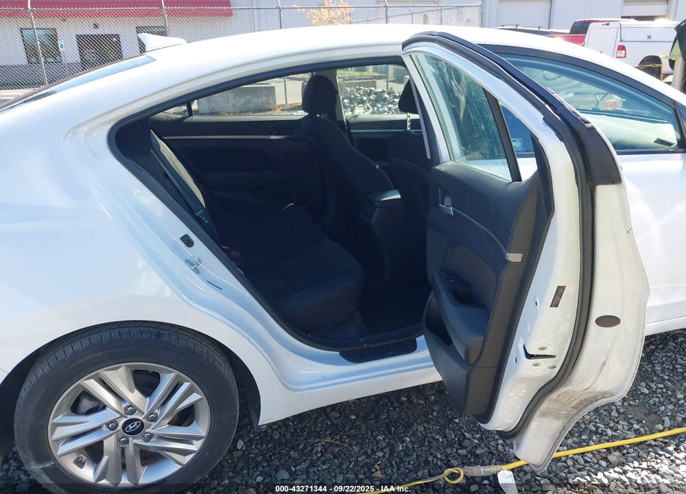 2020 HYUNDAI ELANTRA VIN: 5NPD84LFXLH557460