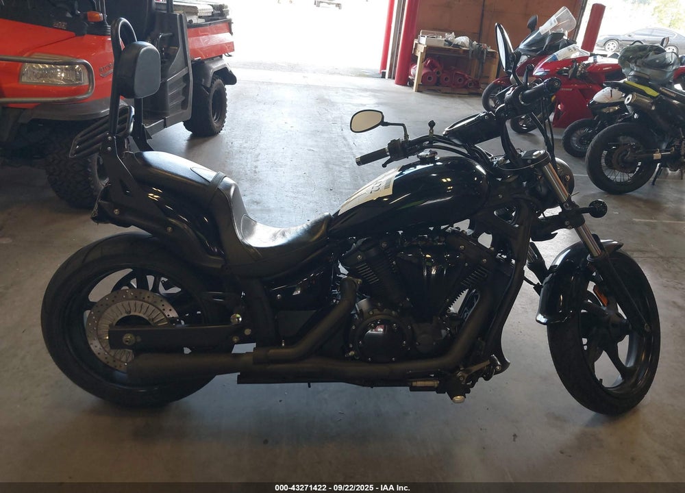 2015 YAMAHA XVS1300 CU VIN: JYAVP33E1FA012022