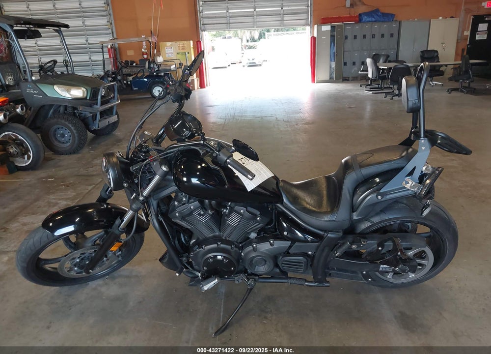 2015 YAMAHA XVS1300 CU VIN: JYAVP33E1FA012022