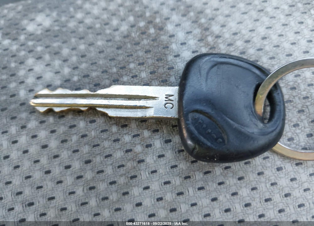2008 HYUNDAI ACCENT VIN: KMHCN46CX8U275639