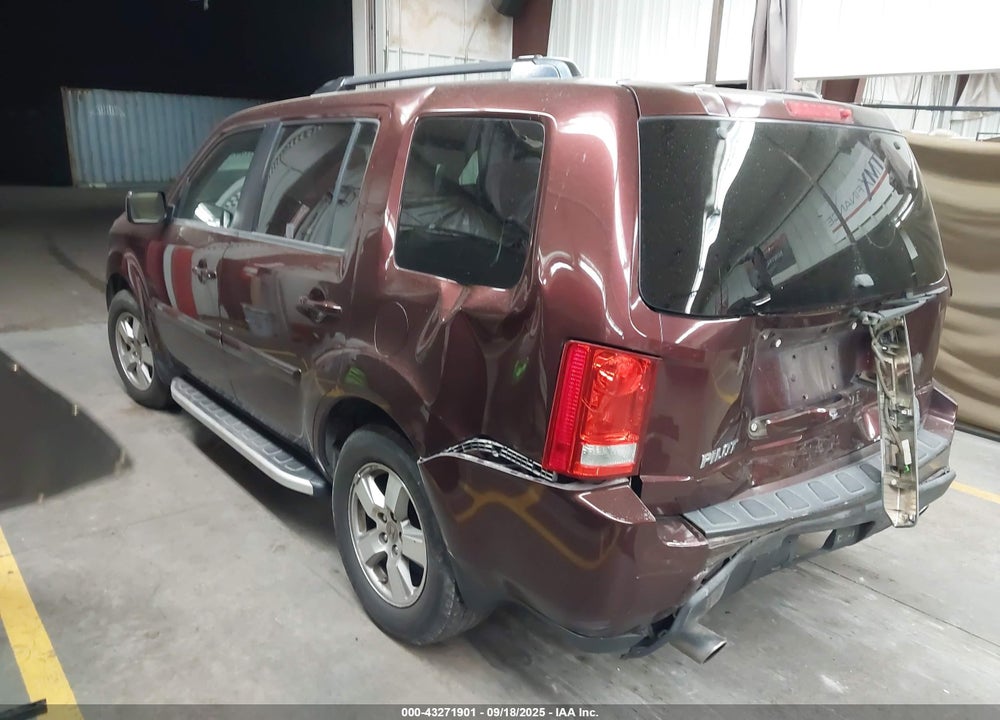 2011 HONDA PILOT VIN: 5FNYF4H60BB030105