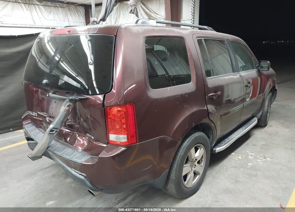 2011 HONDA PILOT VIN: 5FNYF4H60BB030105