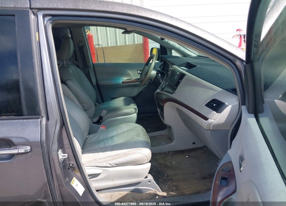 2011 TOYOTA SIENNA XLE V6 VIN: 5TDYK3DC1BS122532