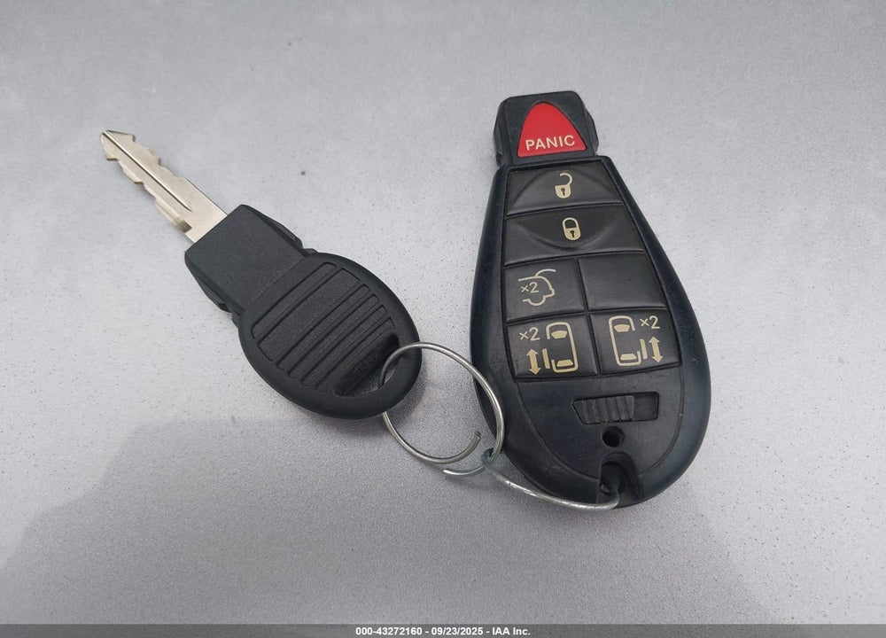 2014 CHRYSLER TOWN & COUNTRY VIN: 2C4RC1BG0ER269630