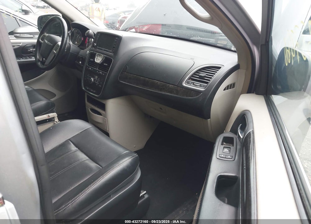 2014 CHRYSLER TOWN & COUNTRY VIN: 2C4RC1BG0ER269630