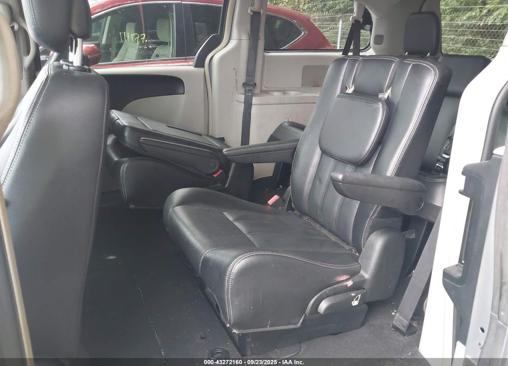 2014 CHRYSLER TOWN & COUNTRY VIN: 2C4RC1BG0ER269630
