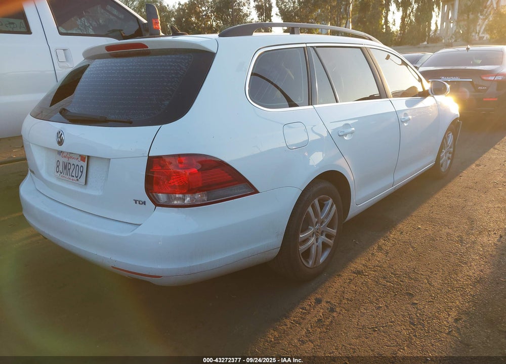 2014 VOLKSWAGEN JETTA SPORTWAGEN 2.0L TDI VIN: 3VWPL7AJ7EM615376