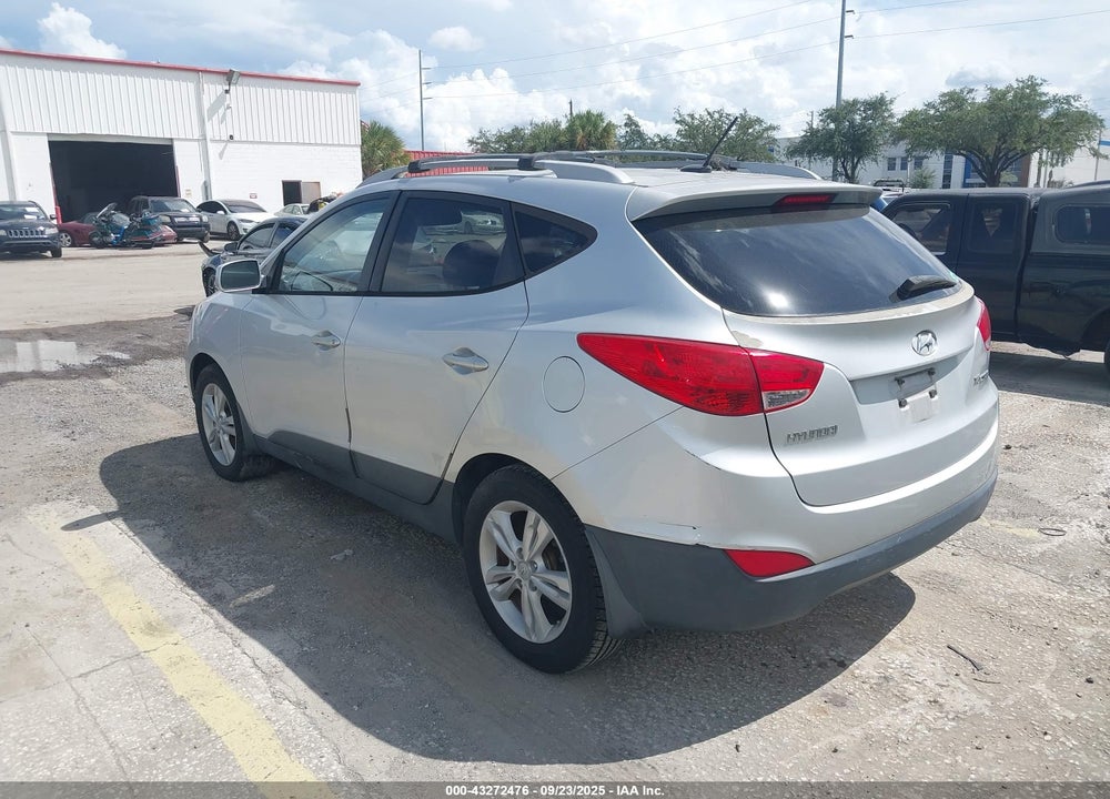 2011 HYUNDAI TUCSON VIN: KM8JU3AC7BU197968