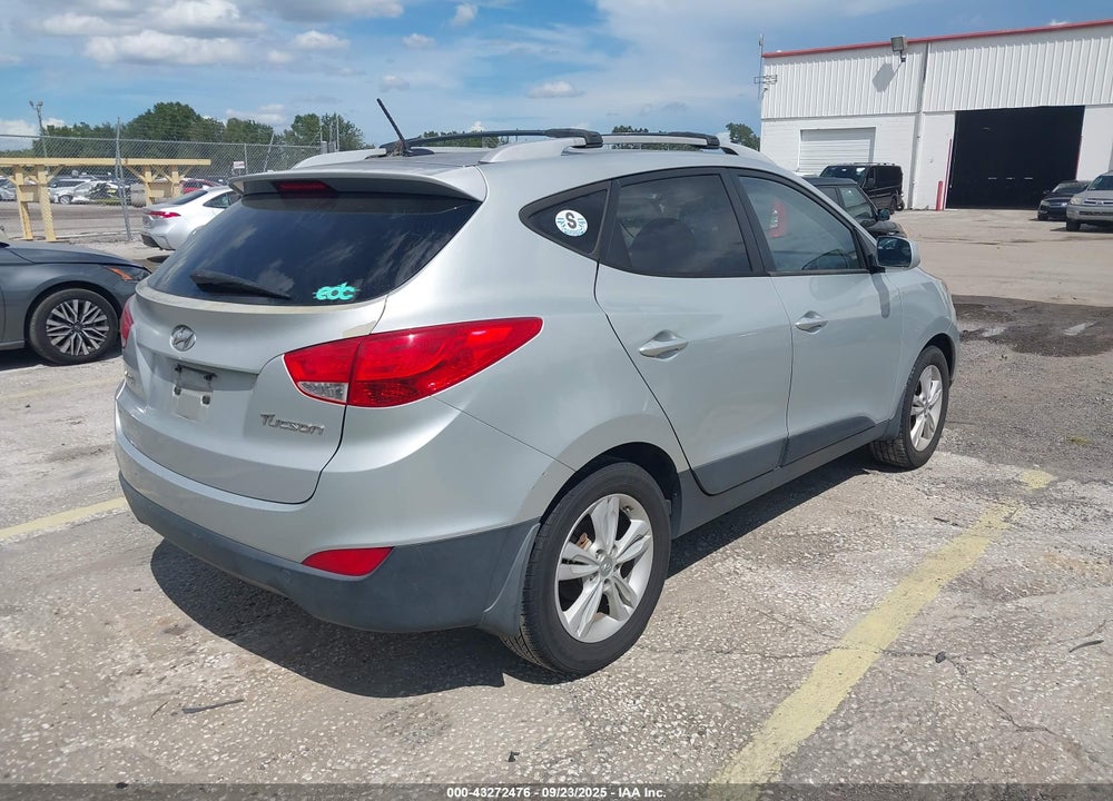 2011 HYUNDAI TUCSON VIN: KM8JU3AC7BU197968