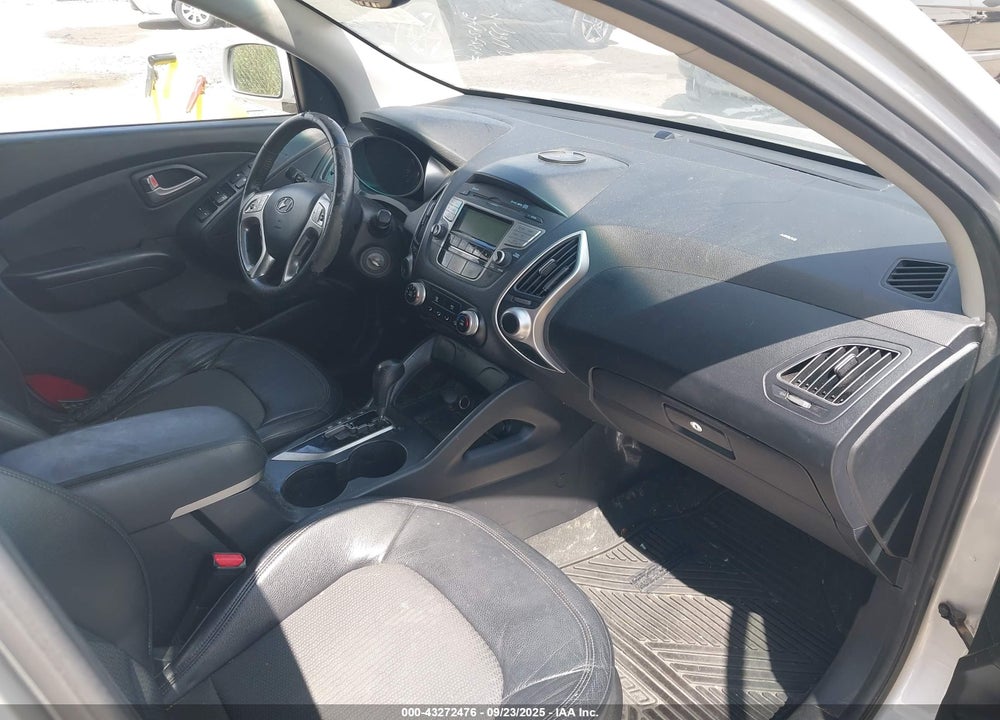 2011 HYUNDAI TUCSON VIN: KM8JU3AC7BU197968