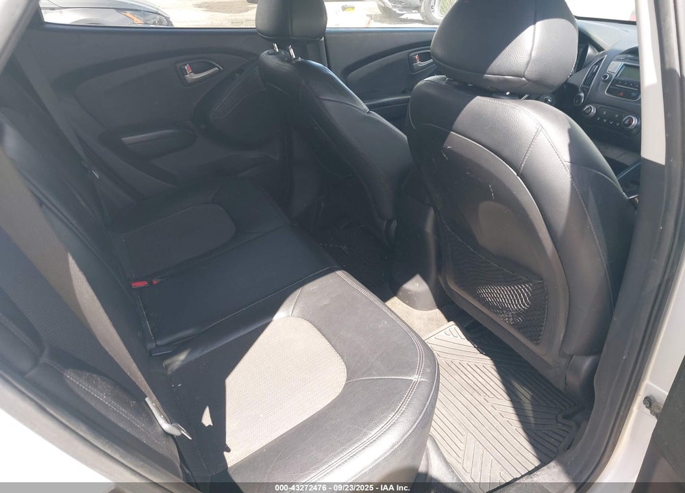 2011 HYUNDAI TUCSON VIN: KM8JU3AC7BU197968