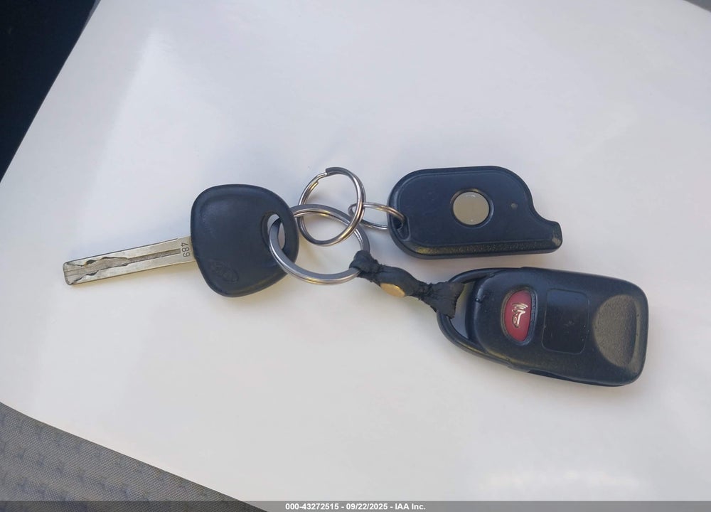 2011 KIA SORENTO VIN: 5XYKT3A19BG002111