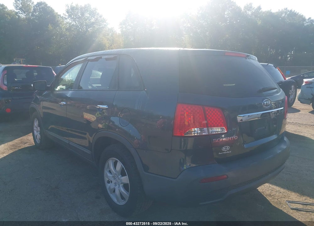 2011 KIA SORENTO VIN: 5XYKT3A19BG002111