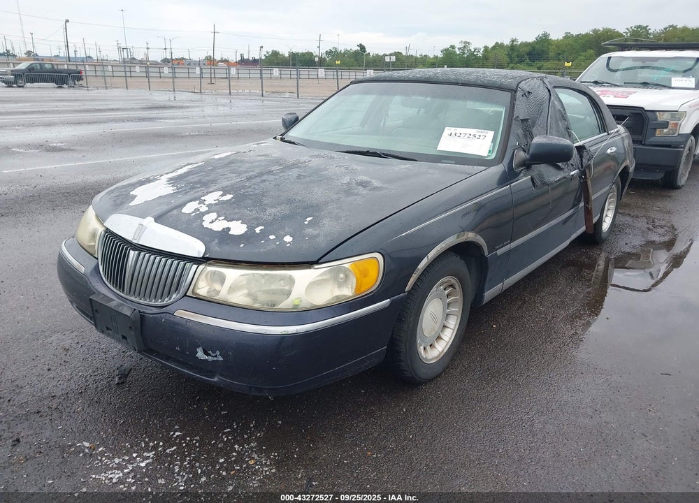 2000 LINCOLN TOWN CAR EXECUTIVE VIN: 1LNHM81WXYY808762