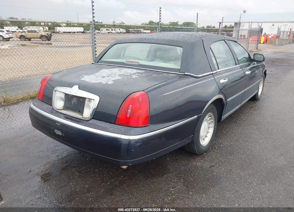 2000 LINCOLN TOWN CAR EXECUTIVE VIN: 1LNHM81WXYY808762